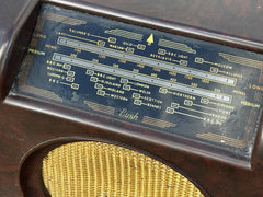 Art Deco Bakelite Valve Radio.