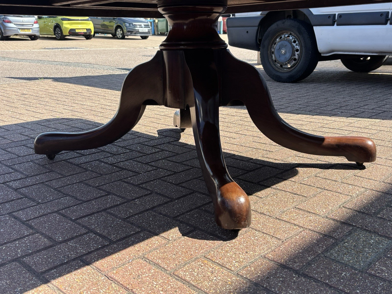 Antique Mahogany Dining Table & 8 Chairs.