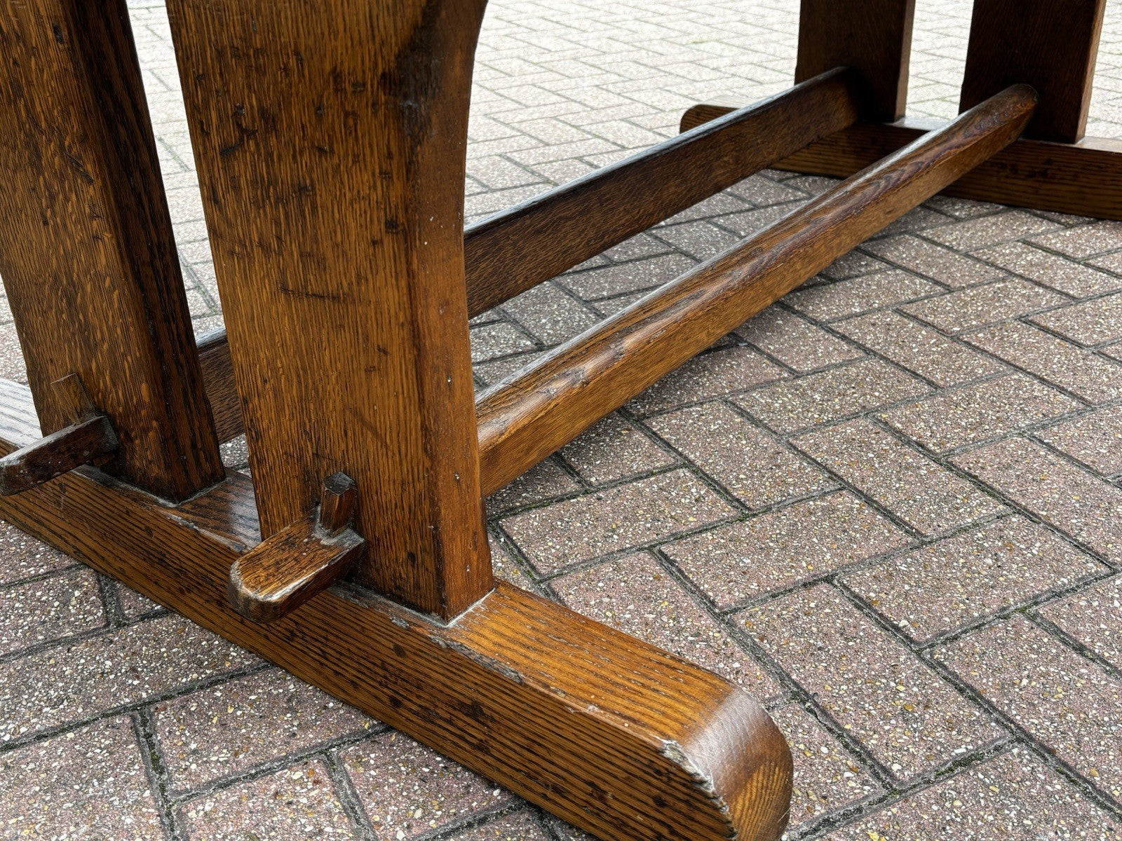 Arts & Crafts Light Oak Dining Table & 8 Chairs. Superb Quality.