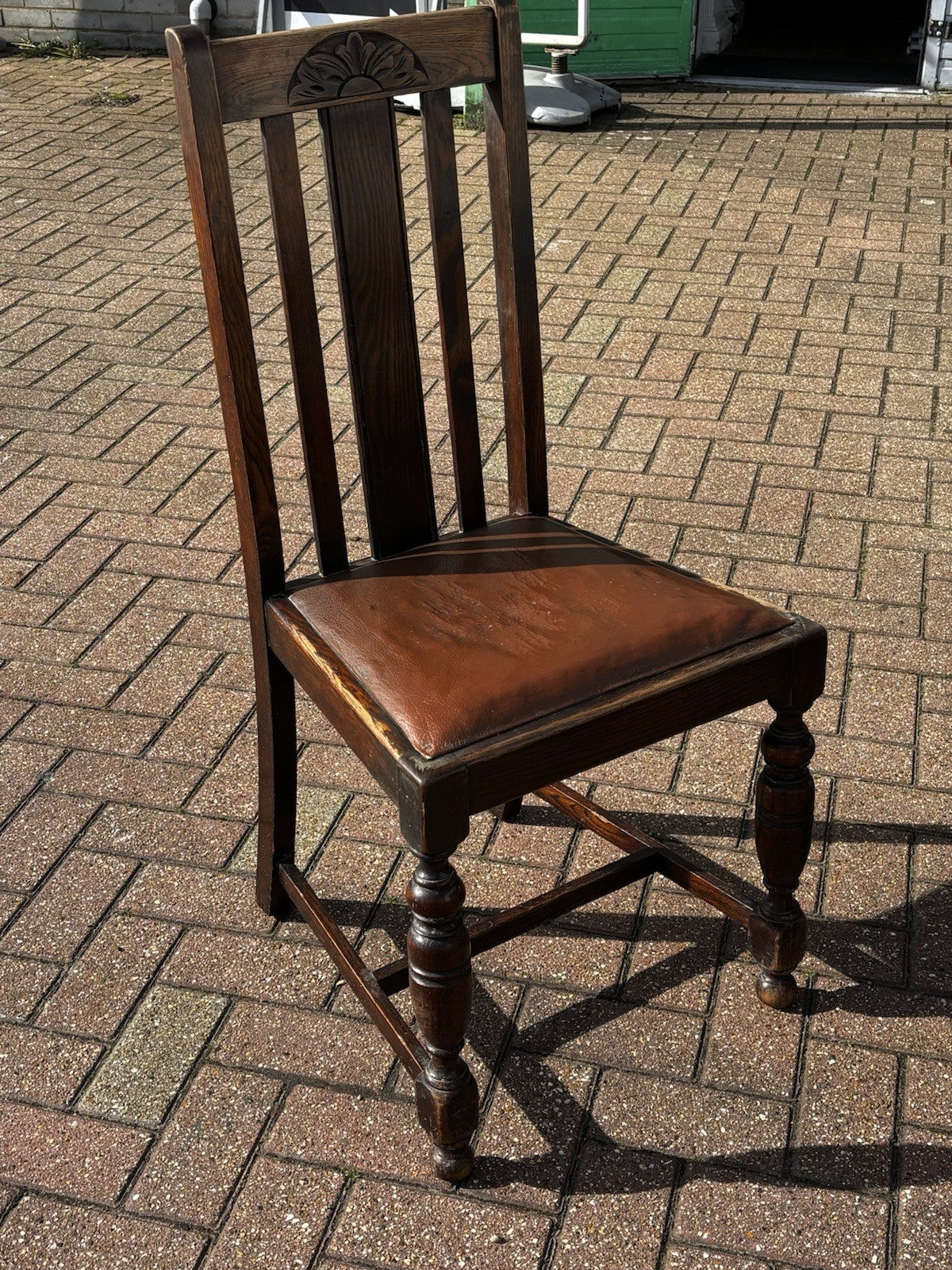 1920's Extending Oak Draw Leaf Table & 4 Chairs