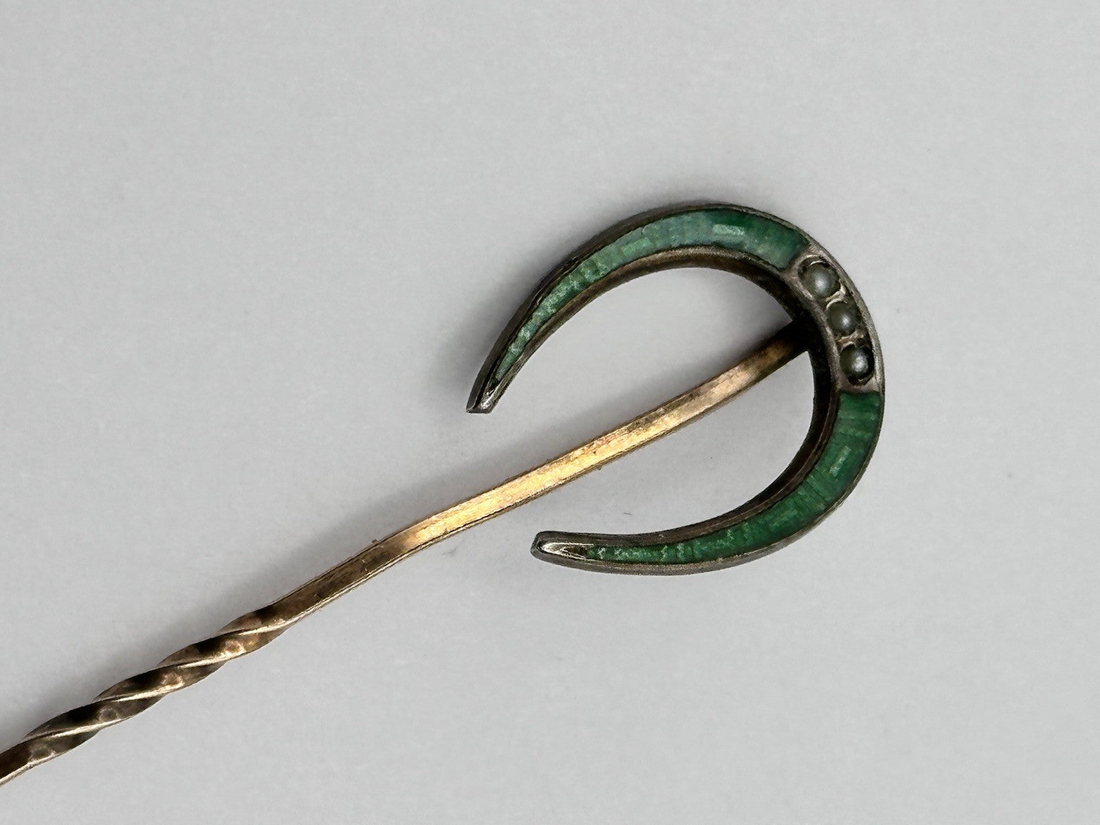 Antique Gold Tone Metal Green Enamel Seed Pearl Lucky Horseshoe Stick Pin