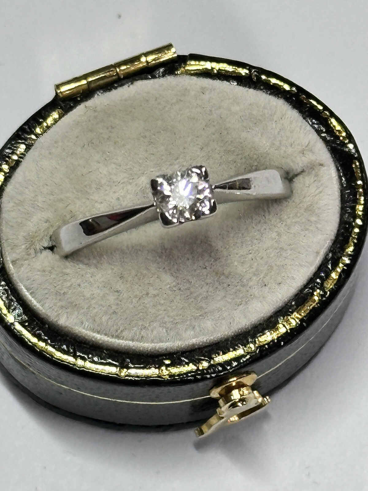 18ct White Gold 0.25 Diamond Solitaire Ring Boxed