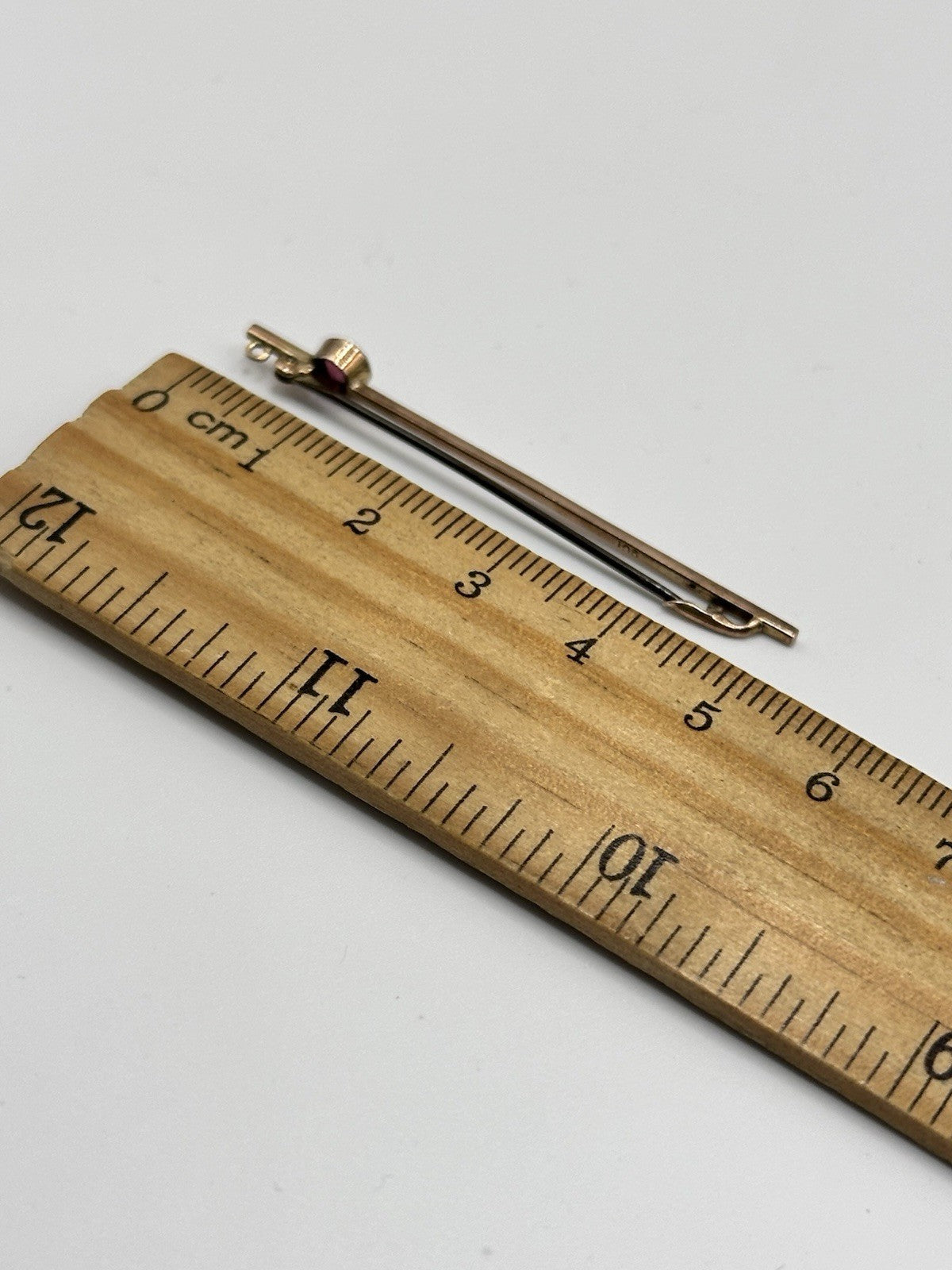 Antique 9ct Gold Garnet Bar Brooch