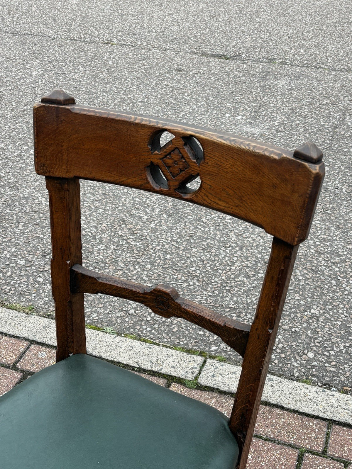 Arts & Crafts Light Oak Dining Table & 8 Chairs. Superb Quality.