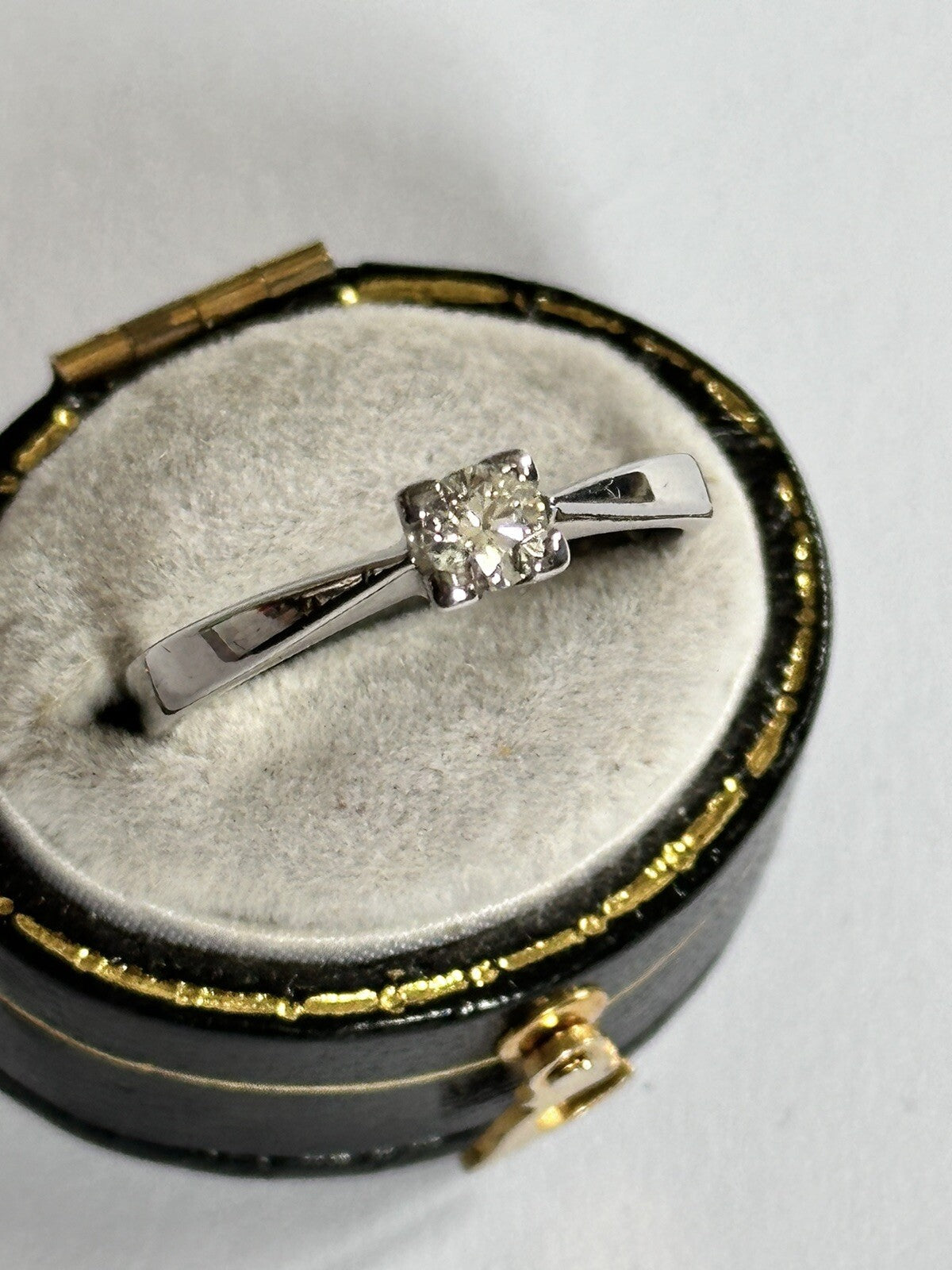 18ct White Gold 0.25 Diamond Solitaire Ring Boxed