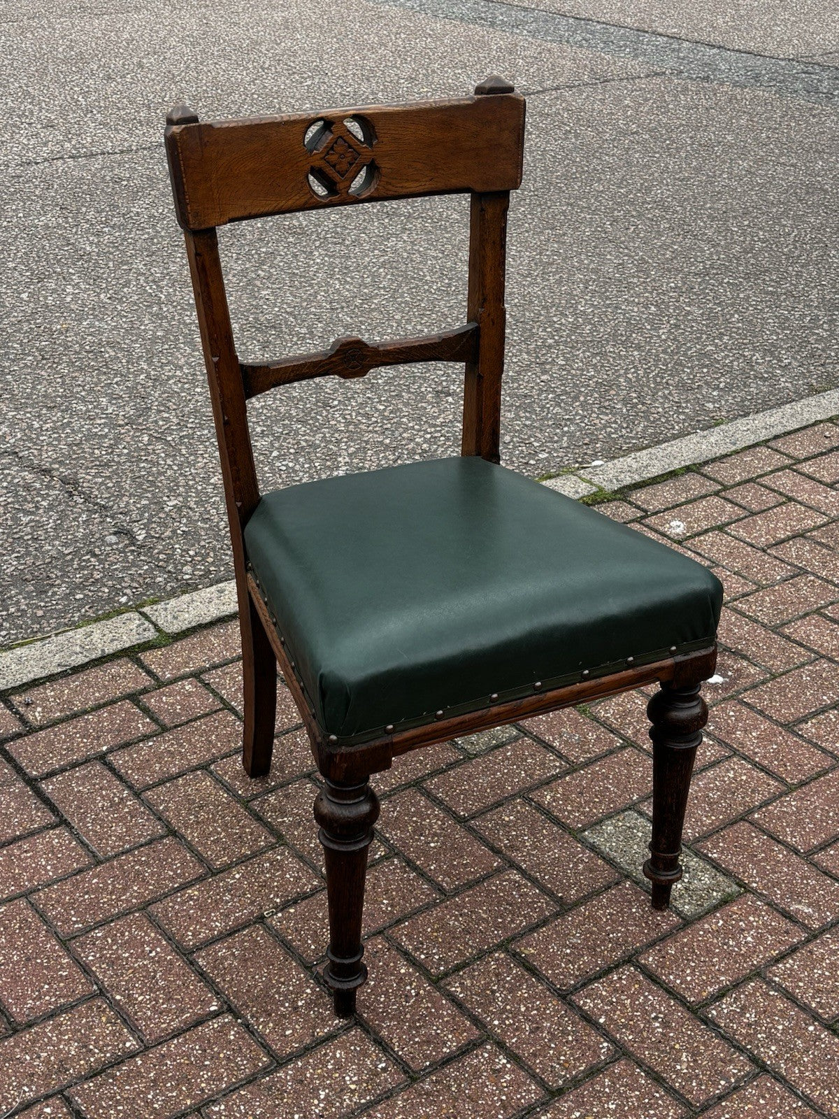 Arts & Crafts Light Oak Dining Table & 8 Chairs. Superb Quality.