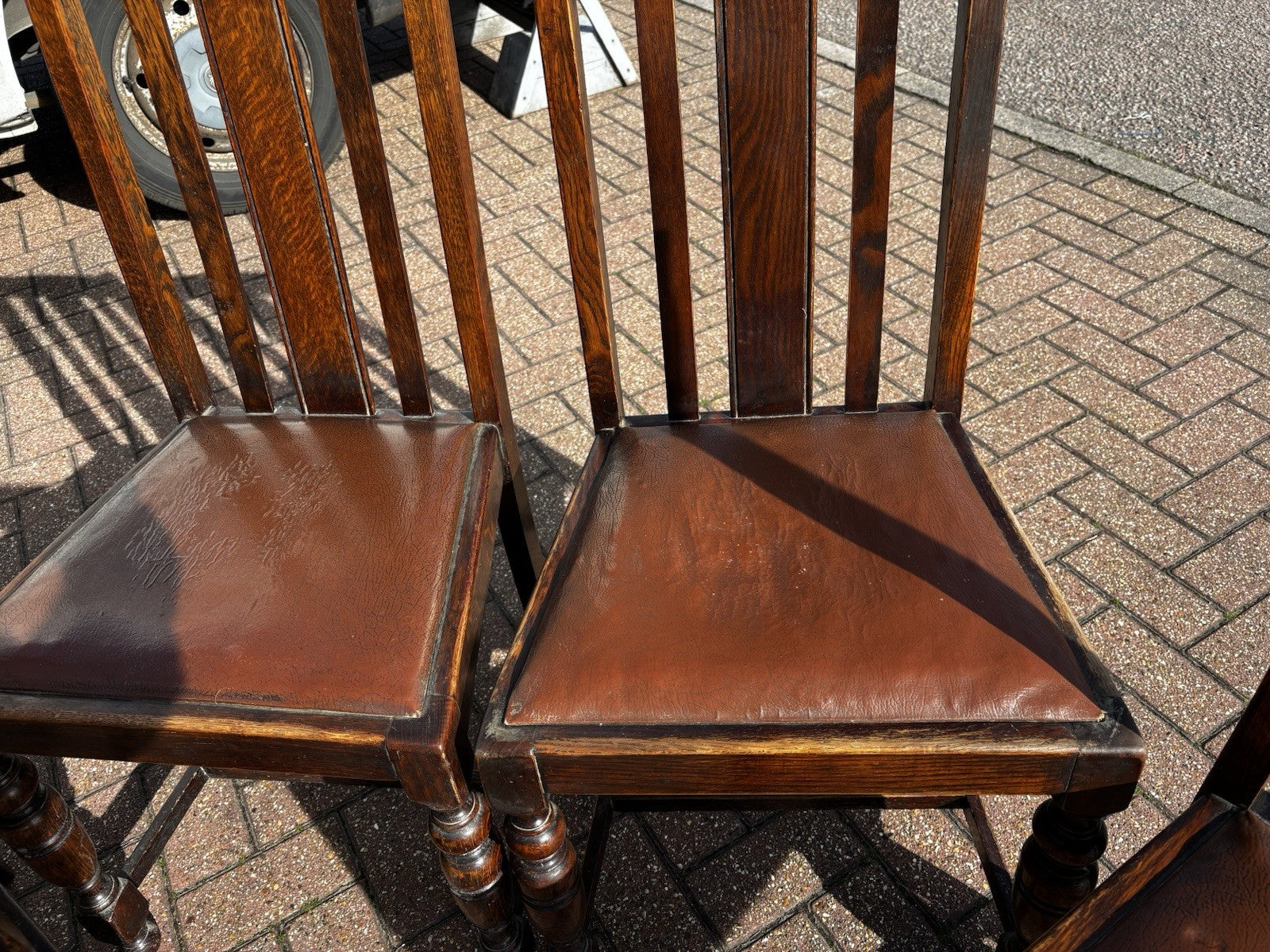 1920's Extending Oak Draw Leaf Table & 4 Chairs