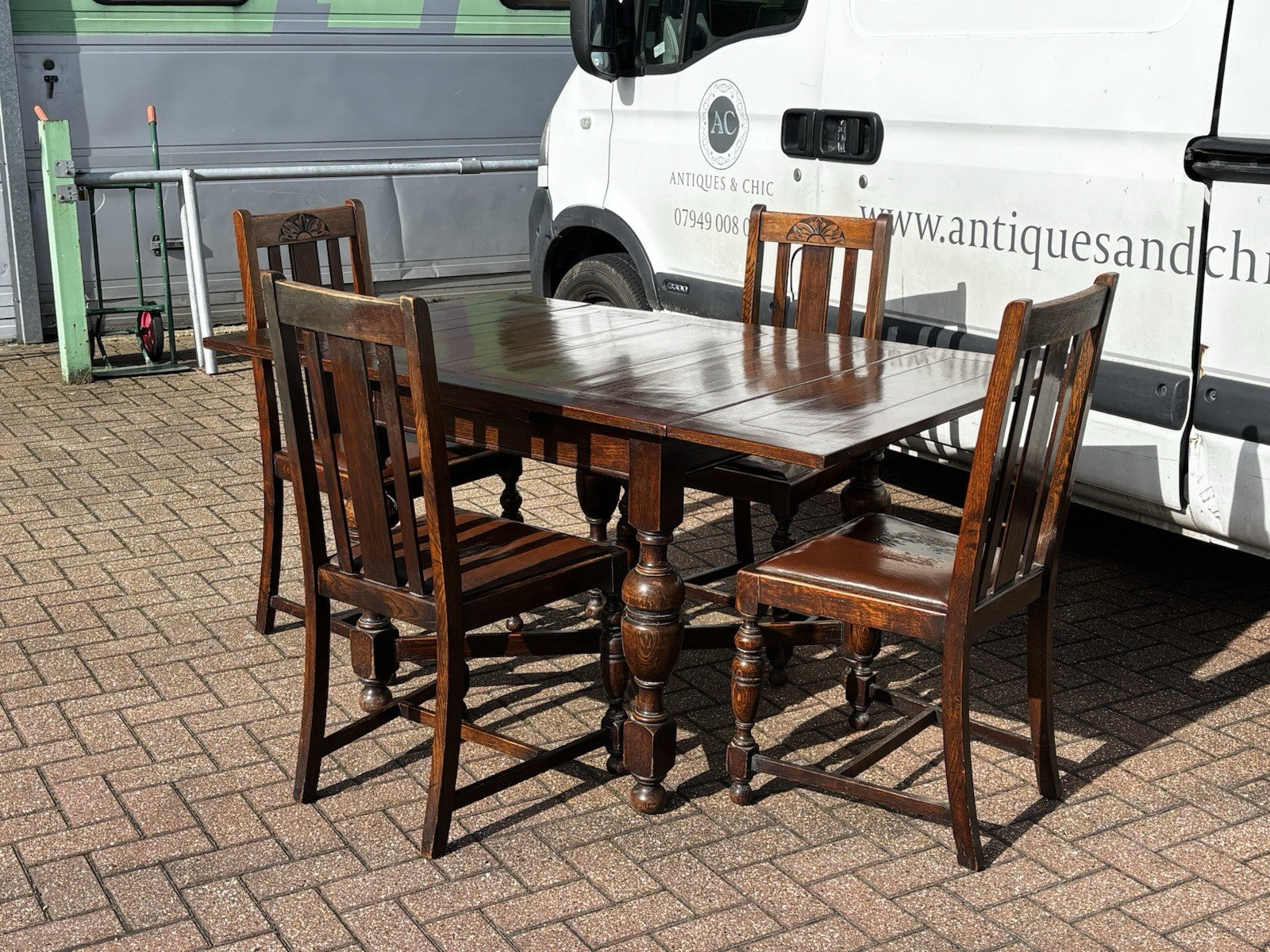 1920's Extending Oak Draw Leaf Table & 4 Chairs