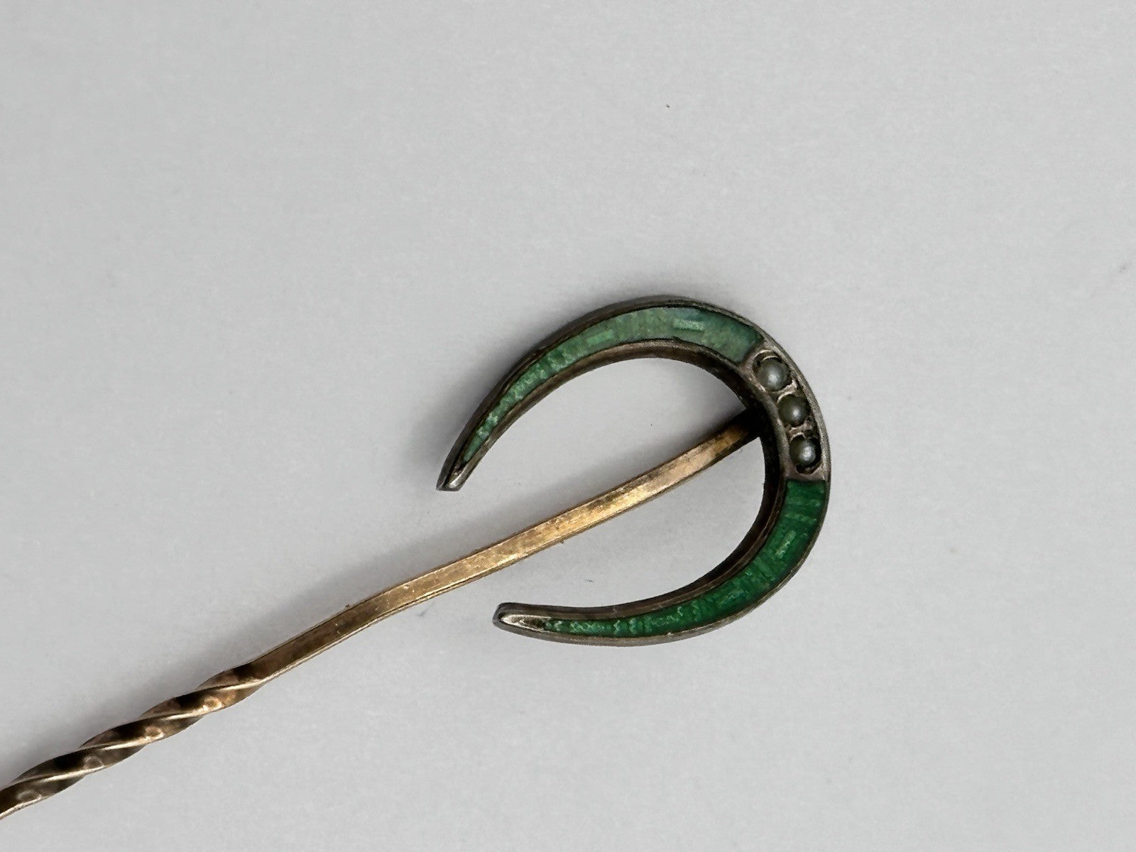 Antique Gold Tone Metal Green Enamel Seed Pearl Lucky Horseshoe Stick Pin