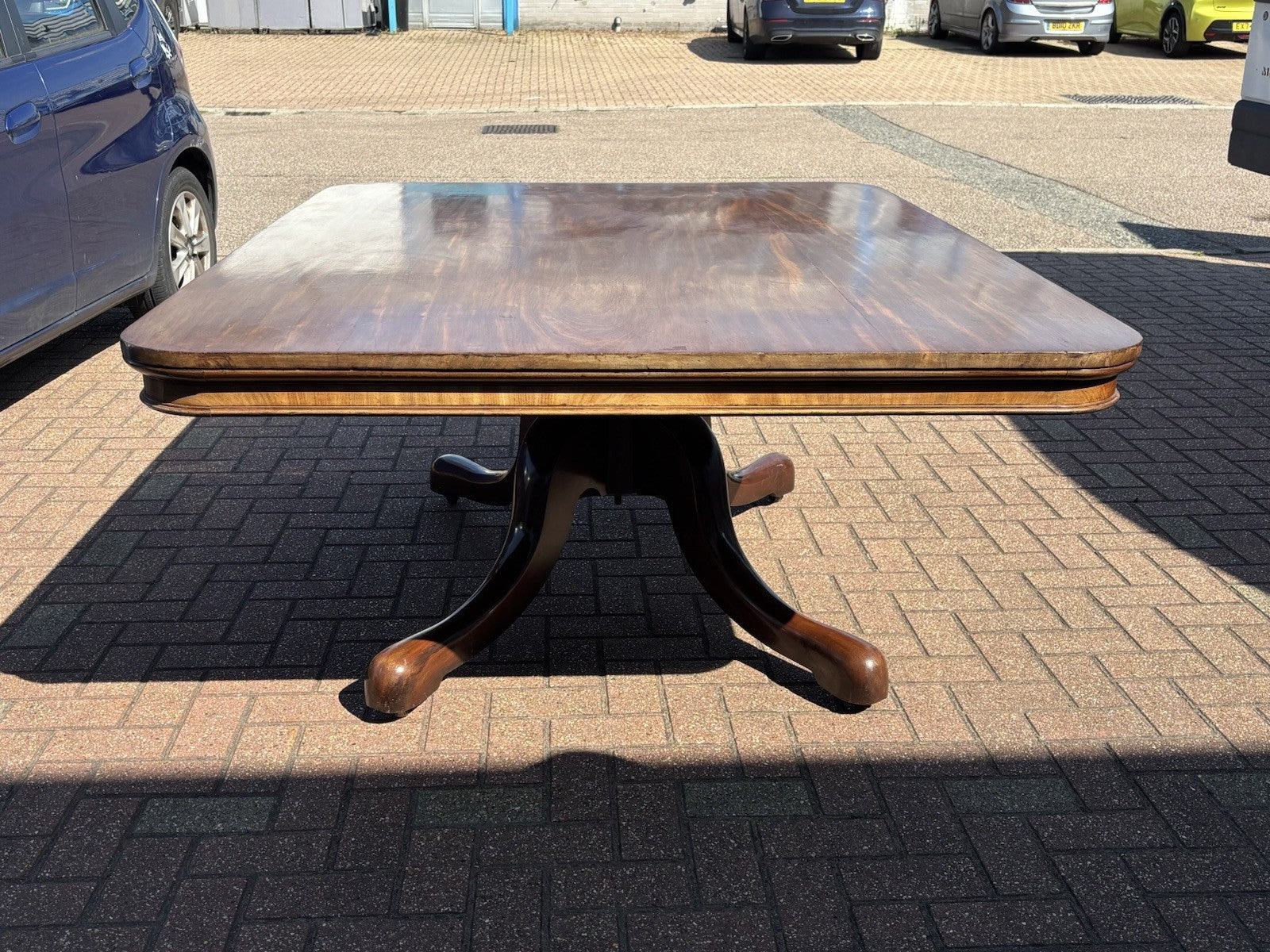 Antique Mahogany Dining Table & 8 Chairs.