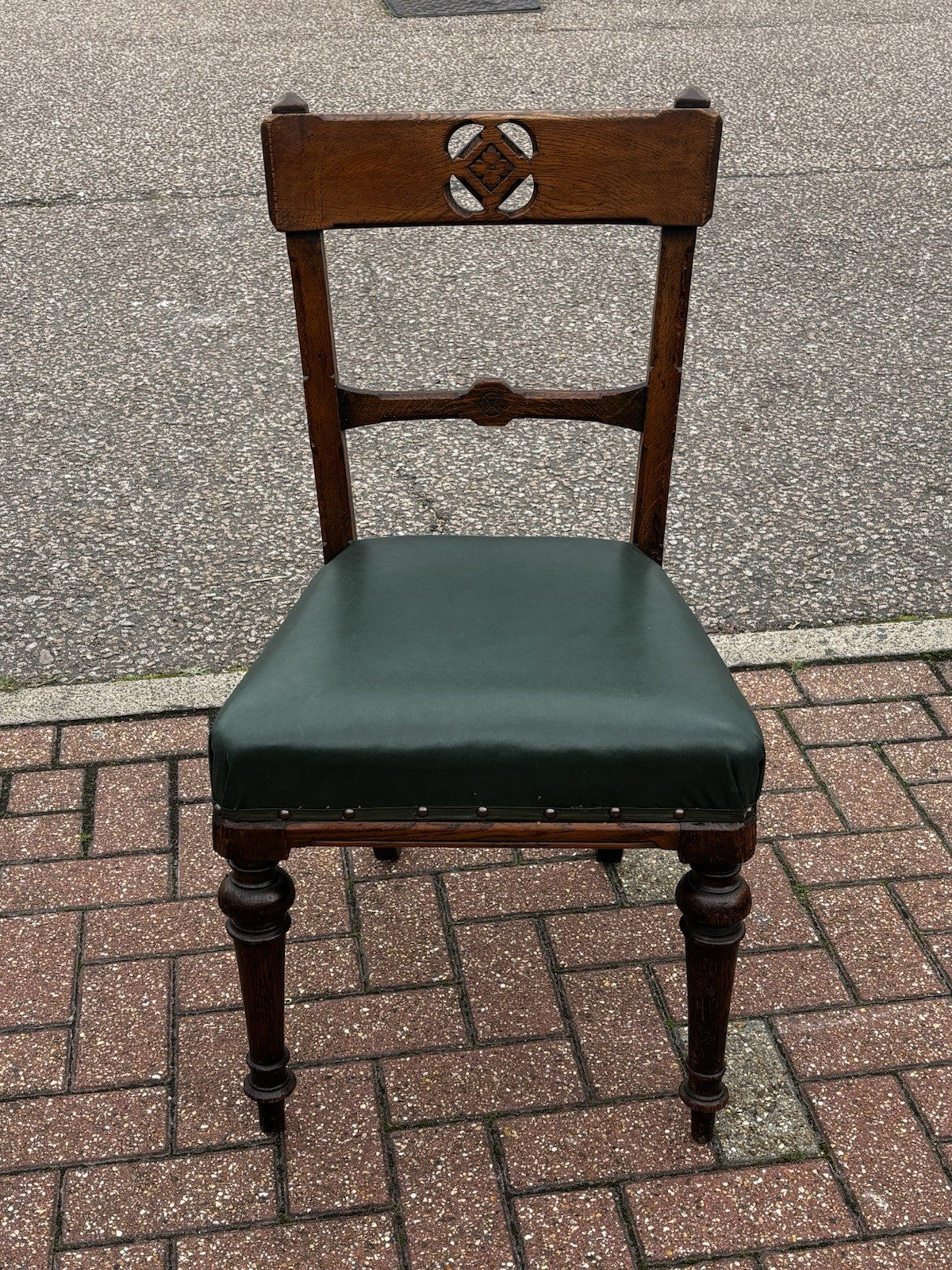 Arts & Crafts Light Oak Dining Table & 8 Chairs. Superb Quality.