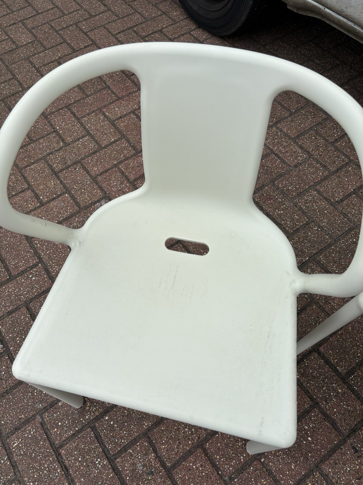 4 White Designer Patio Chairs By Magis, Designed By Jasper Morrison.
