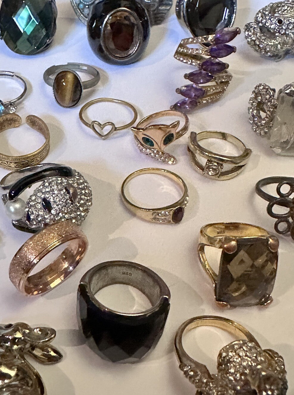 A Quantity Of Vintage Costume Novelty Rings