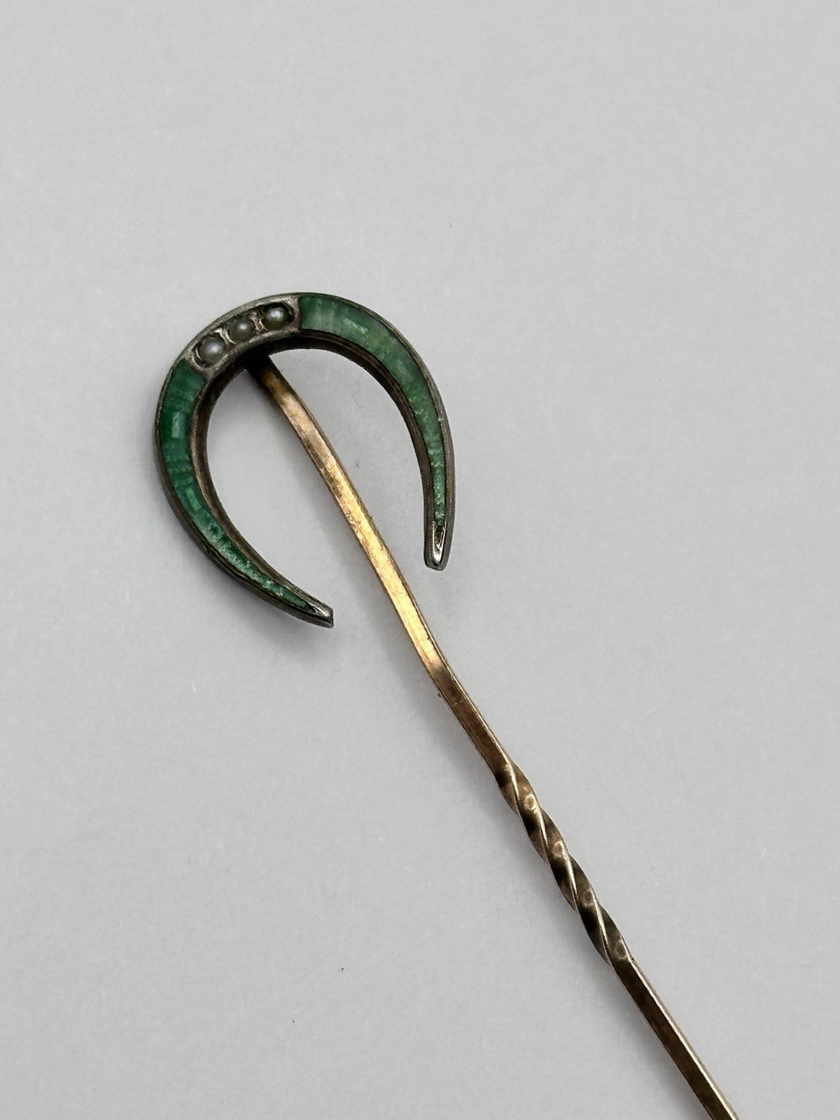 Antique Gold Tone Metal Green Enamel Seed Pearl Lucky Horseshoe Stick Pin