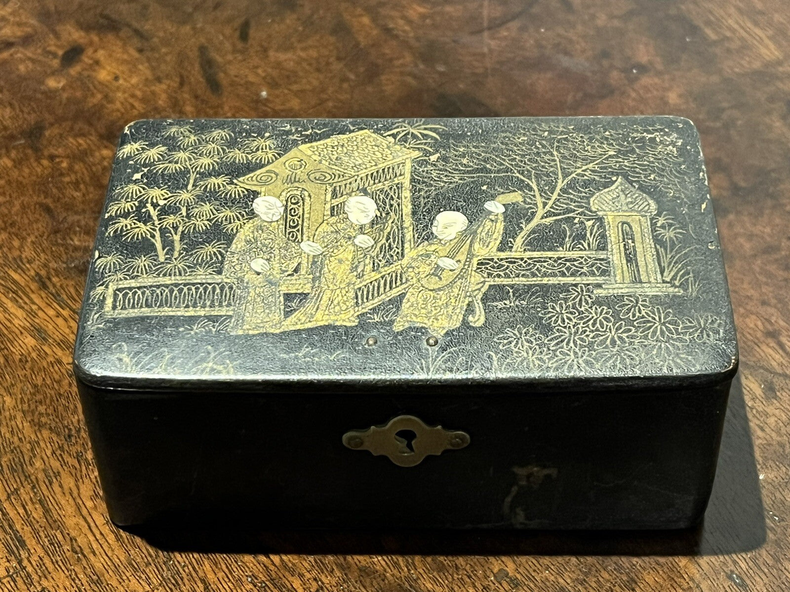 Antique Japanese Decorated Papier-mâché Trinket Box