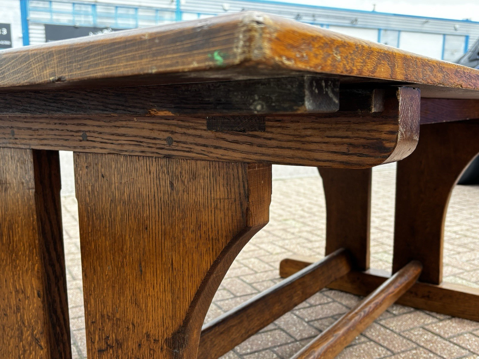 Arts & Crafts Light Oak Dining Table & 8 Chairs. Superb Quality.