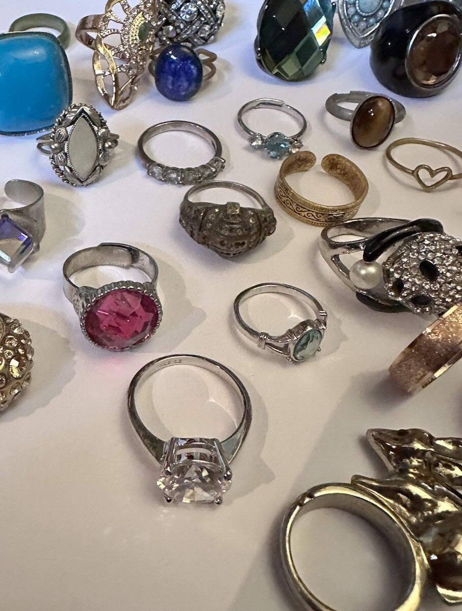 A Quantity Of Vintage Costume Novelty Rings