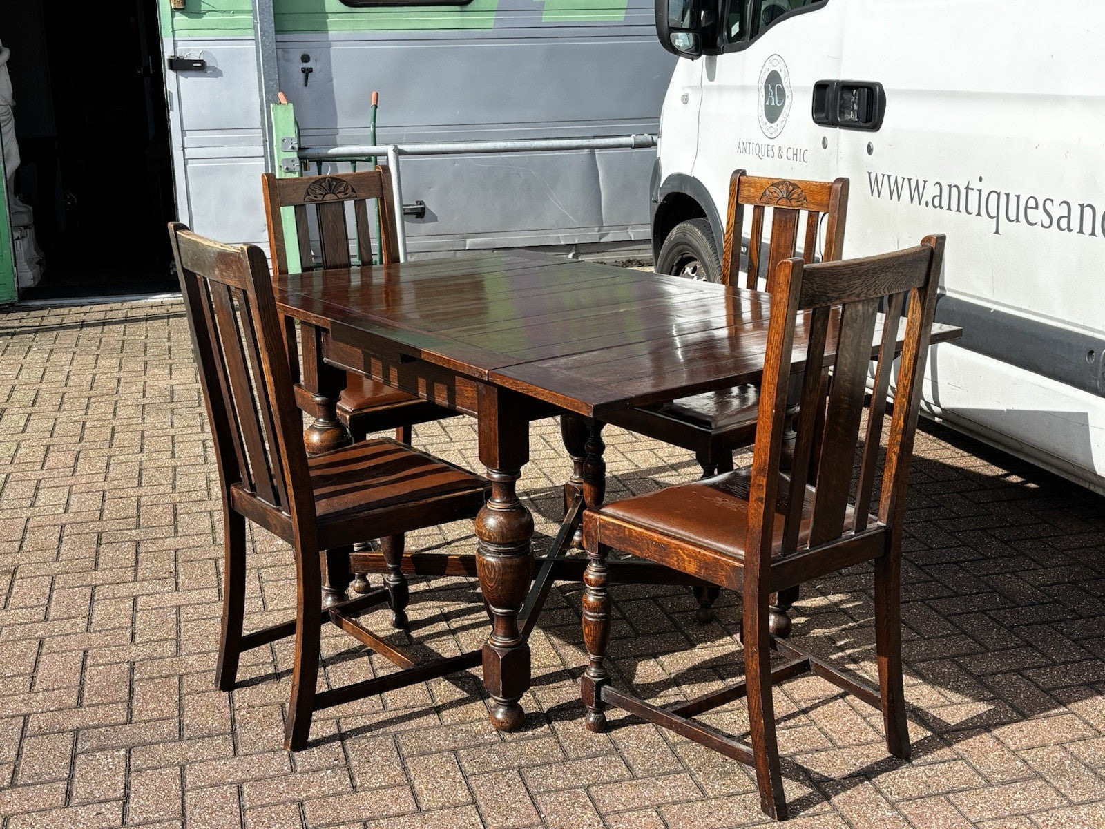 1920's Extending Oak Draw Leaf Table & 4 Chairs