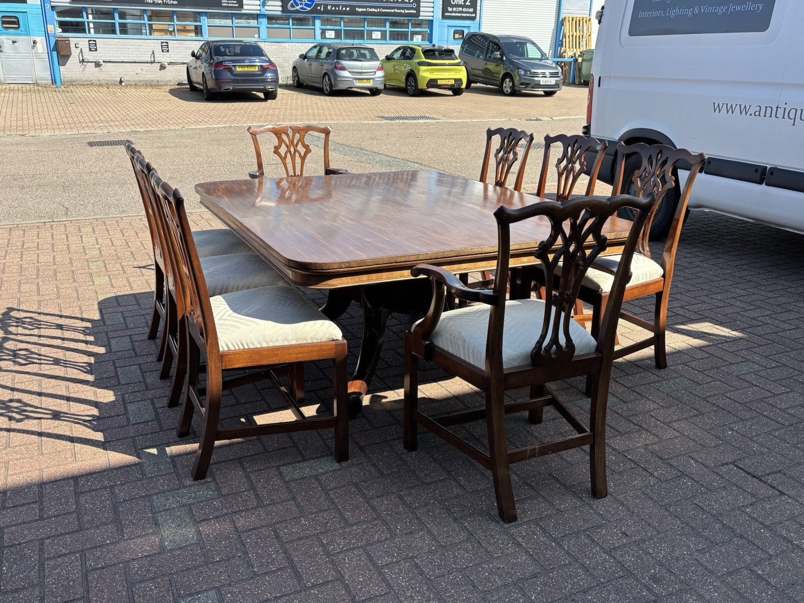 Antique Mahogany Dining Table & 8 Chairs.