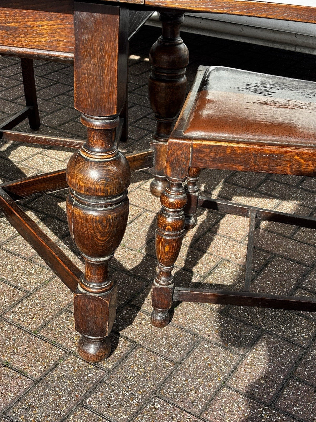 1920's Extending Oak Draw Leaf Table & 4 Chairs