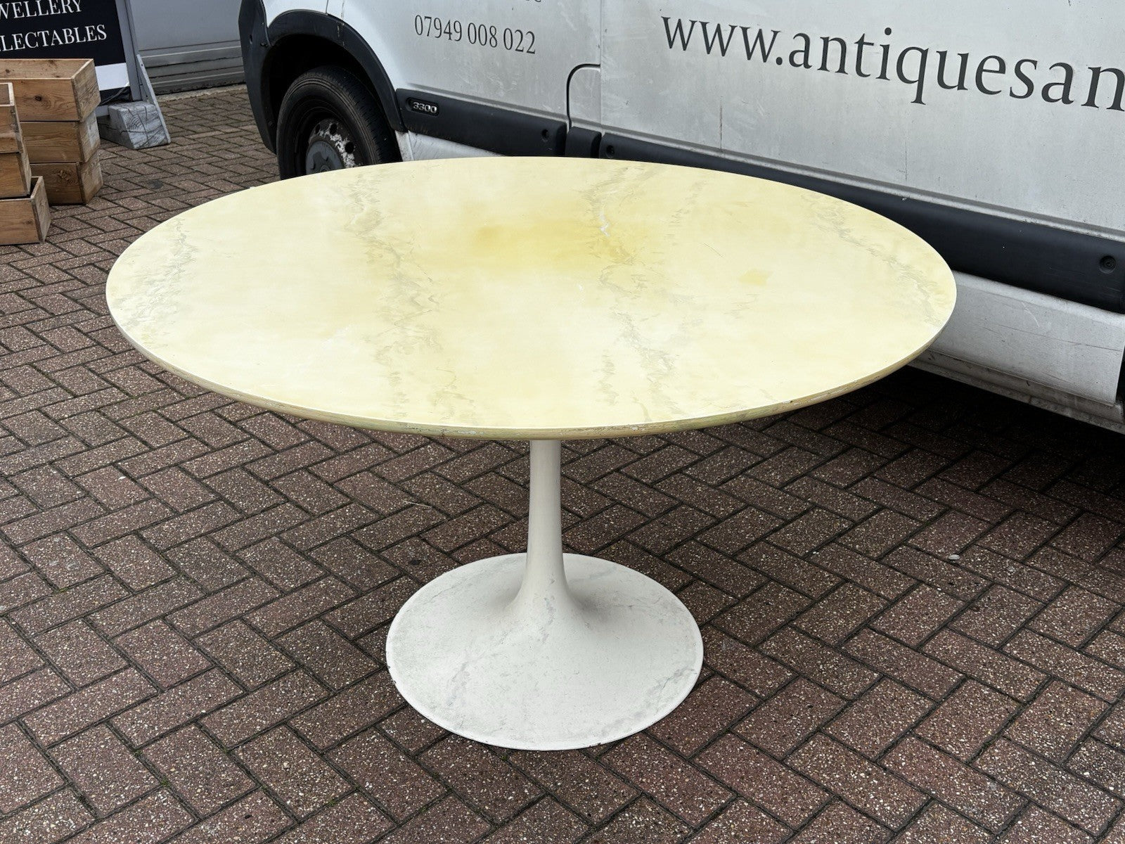 1960s Eero Saarinen for Knoll Tulip Dining Table