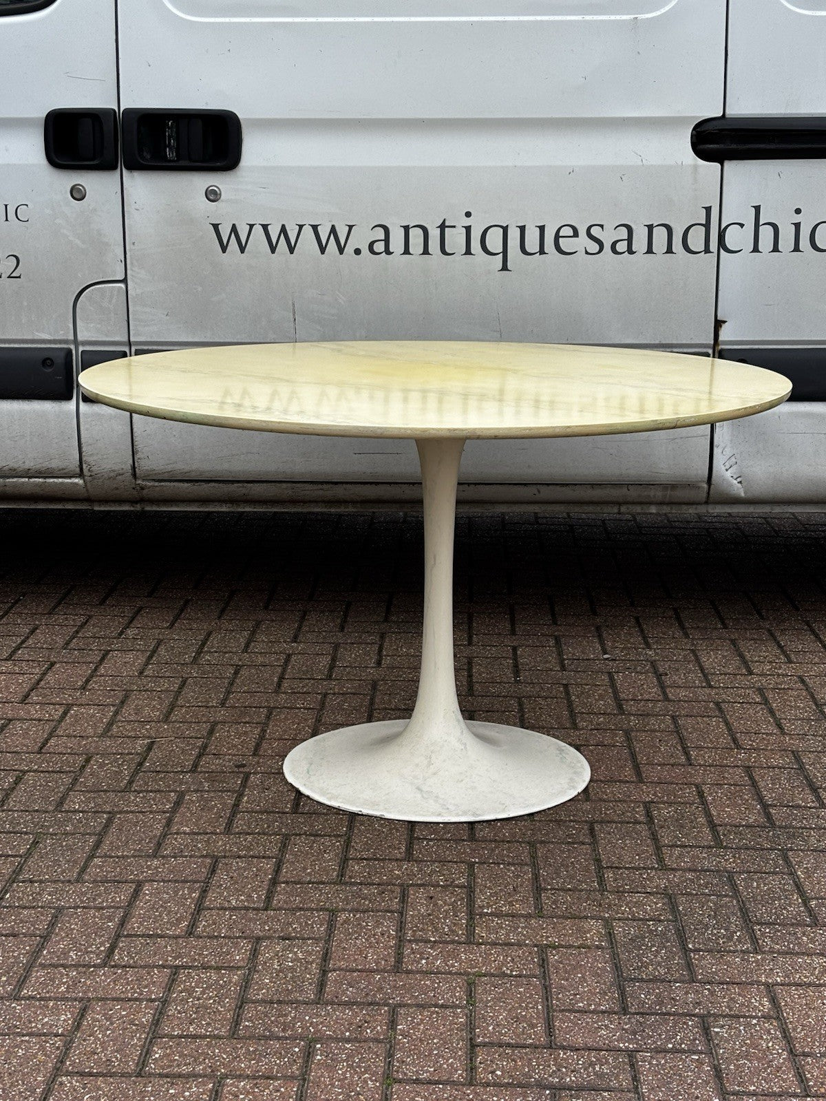 1960s Eero Saarinen for Knoll Tulip Dining Table