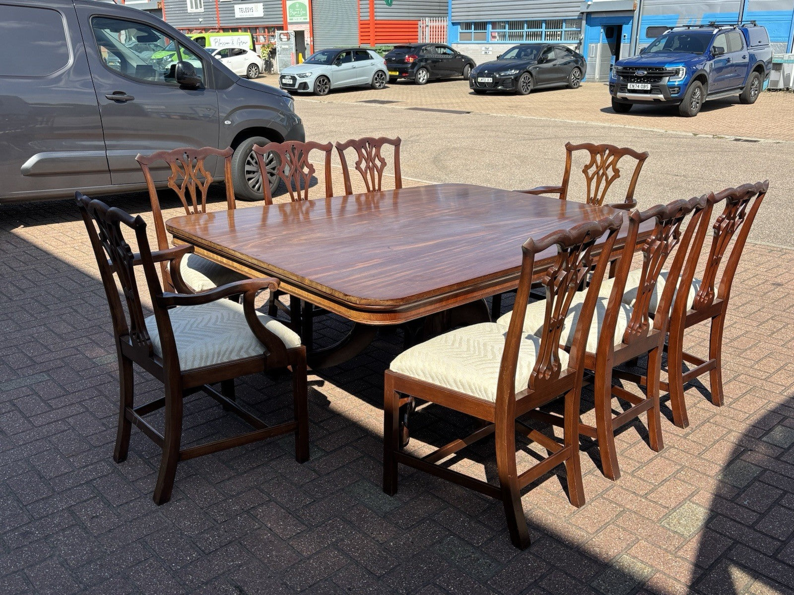Antique Mahogany Dining Table & 8 Chairs.