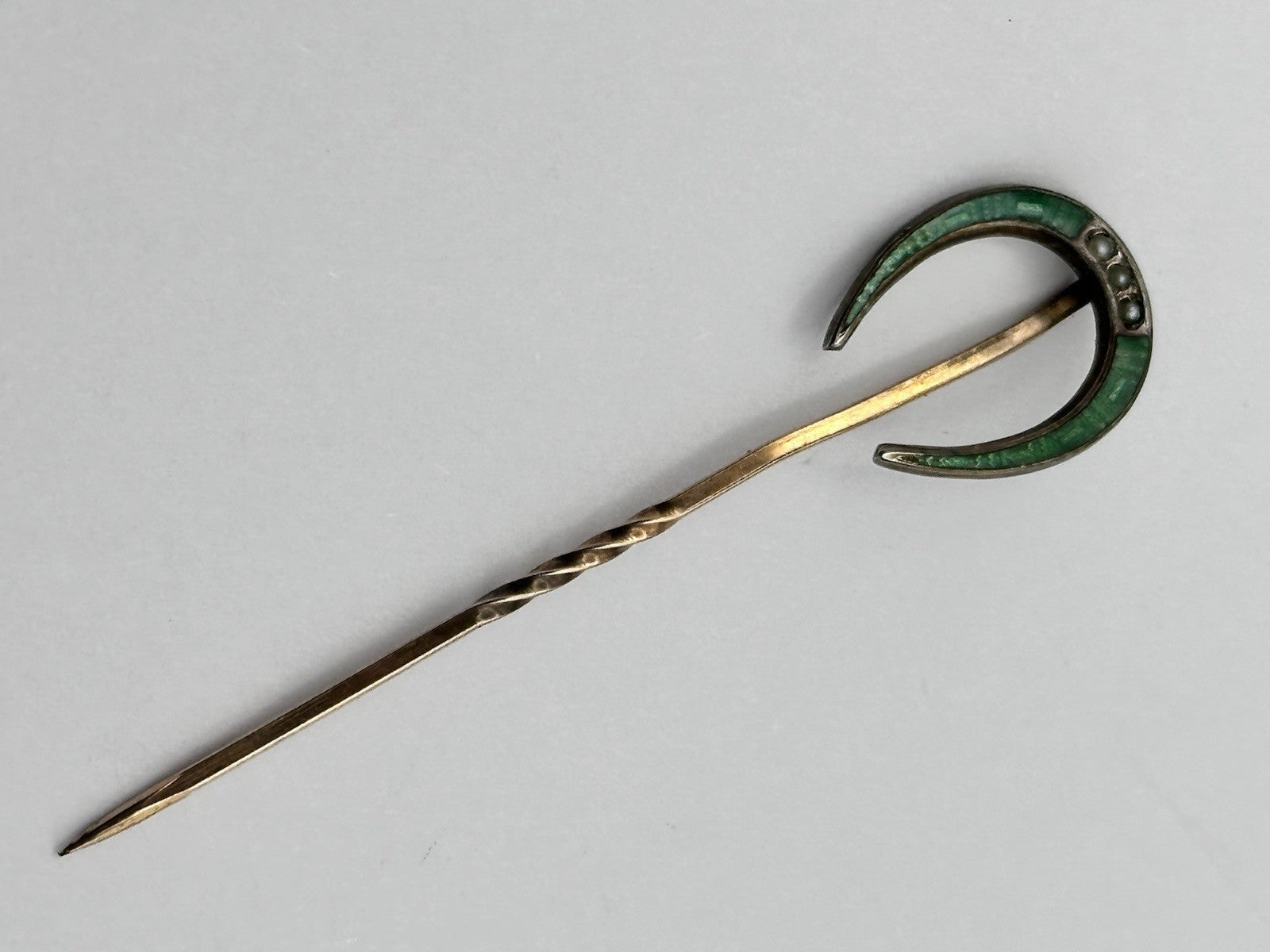 Antique Gold Tone Metal Green Enamel Seed Pearl Lucky Horseshoe Stick Pin