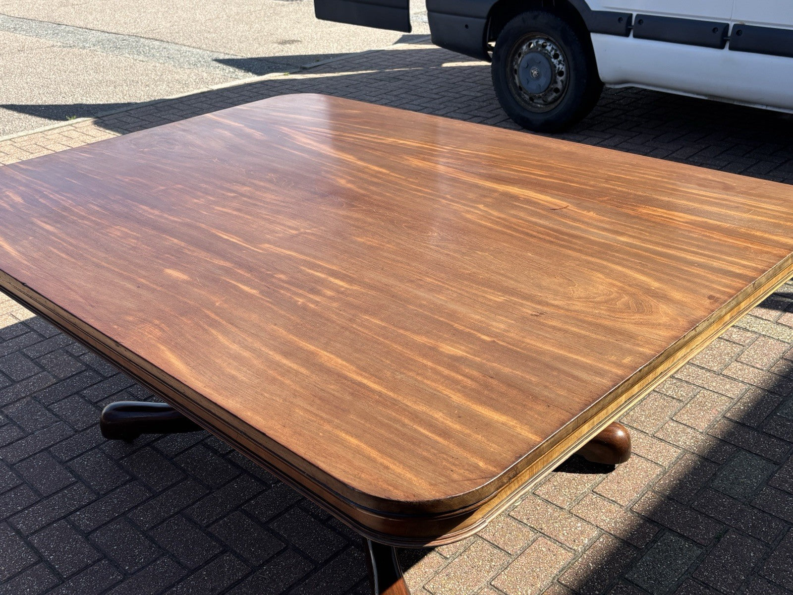 Antique Mahogany Dining Table & 8 Chairs.