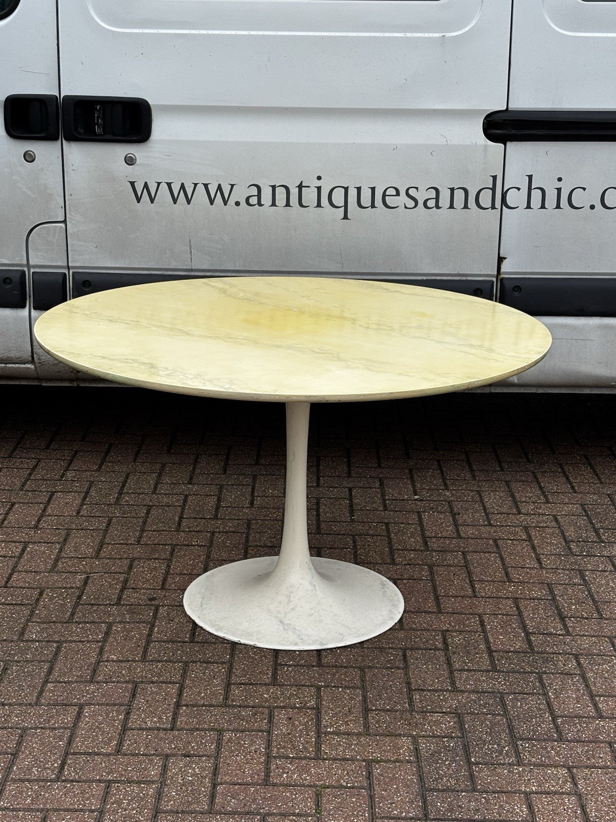 1960s Eero Saarinen for Knoll Tulip Dining Table