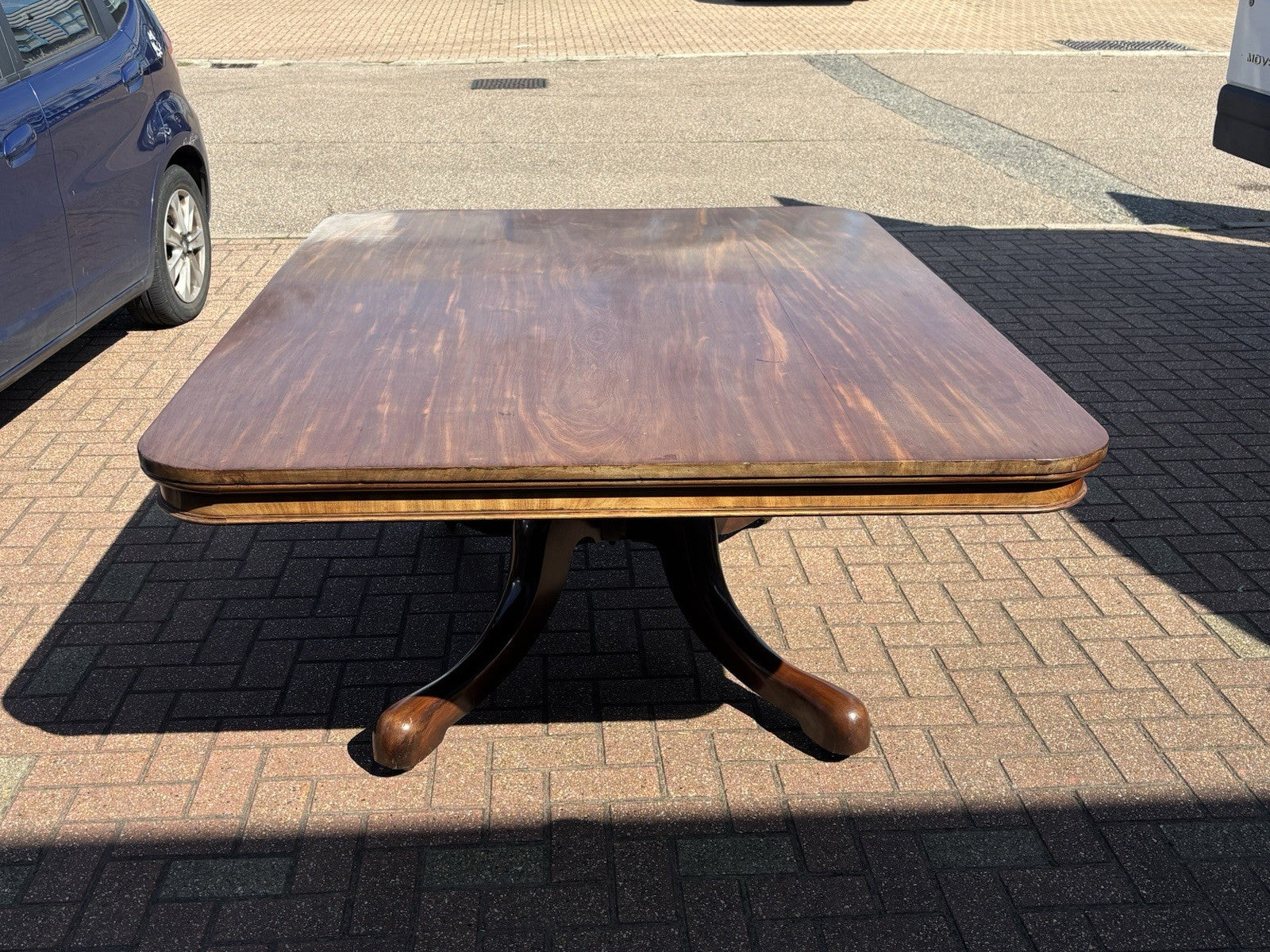 Antique Mahogany Dining Table & 8 Chairs.