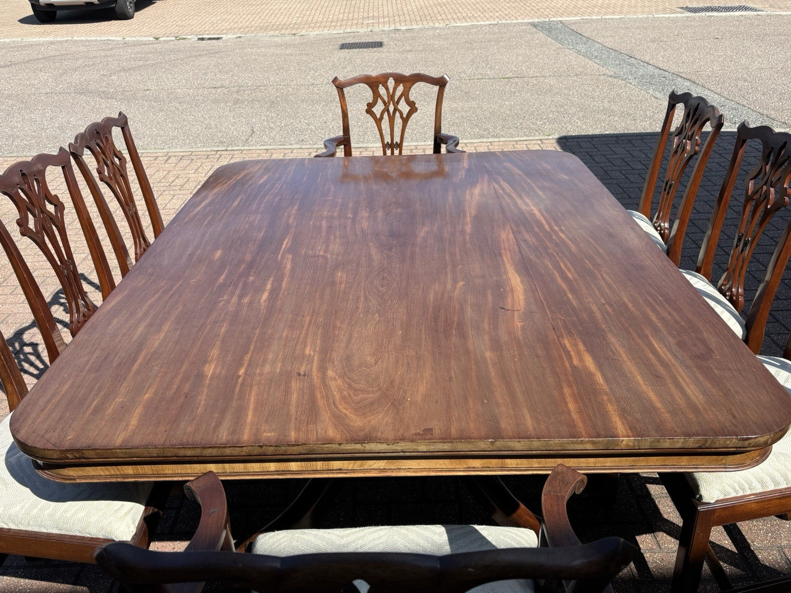 Antique Mahogany Dining Table & 8 Chairs.