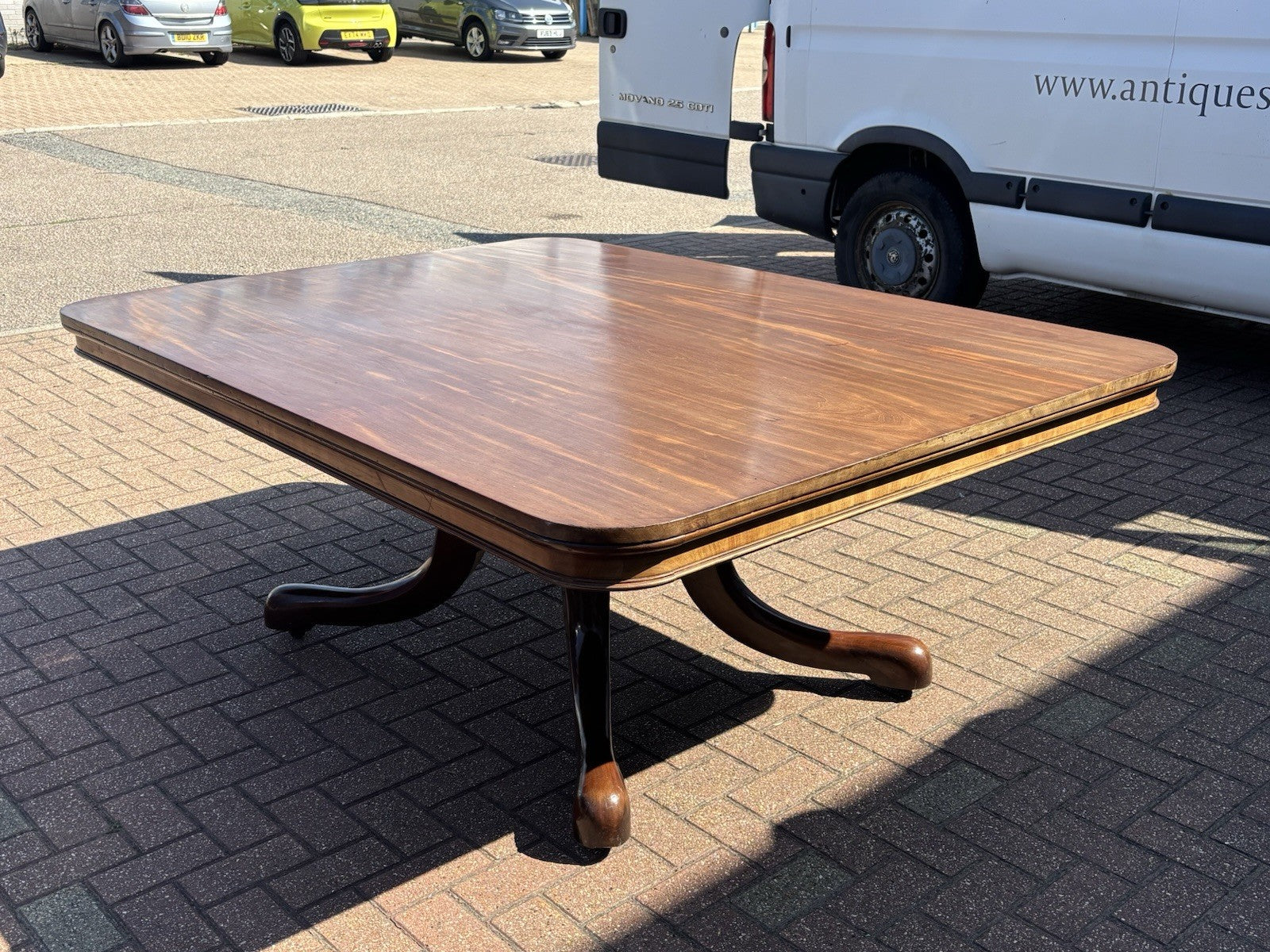 Antique Mahogany Dining Table & 8 Chairs.