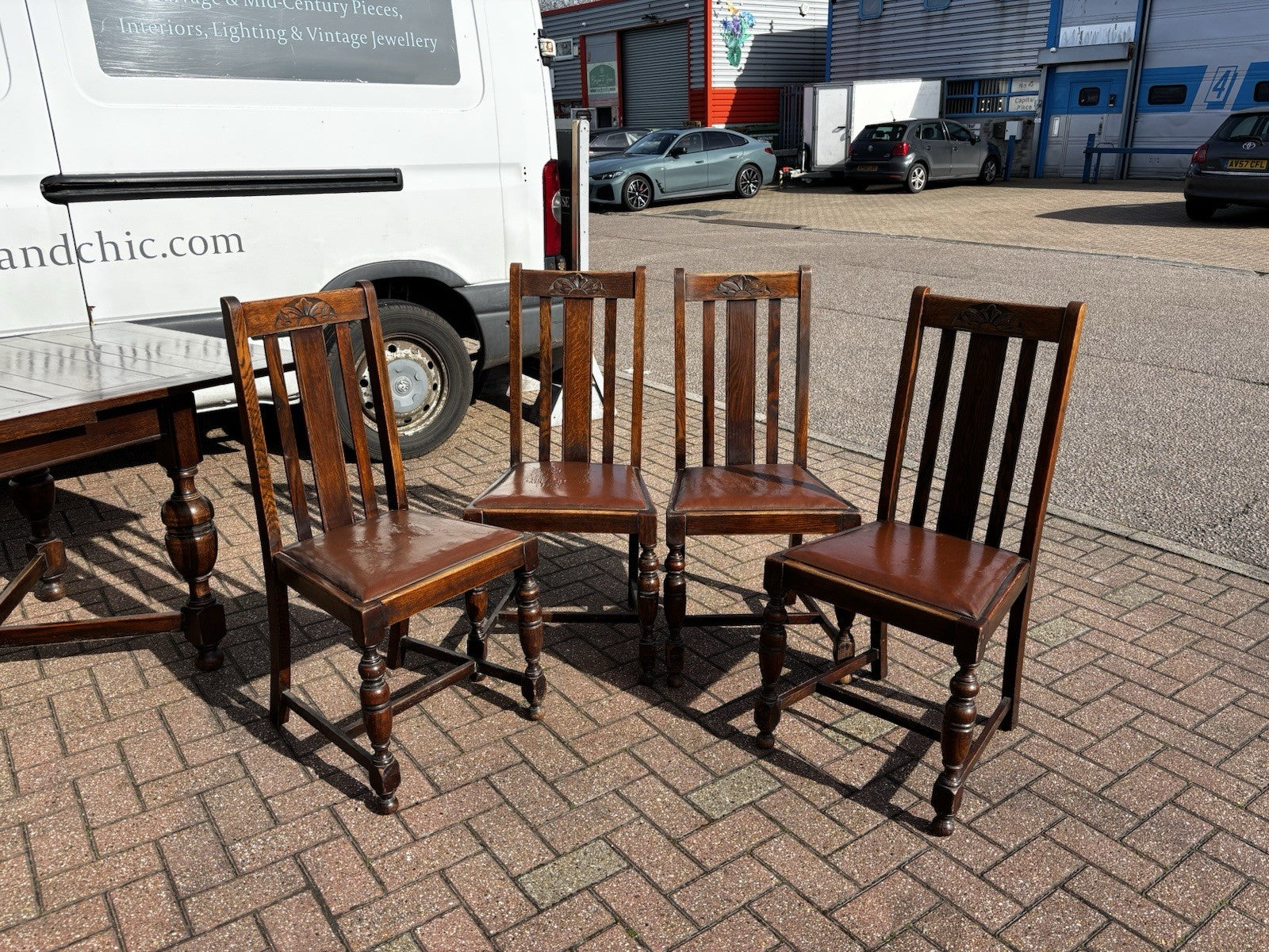 1920's Extending Oak Draw Leaf Table & 4 Chairs