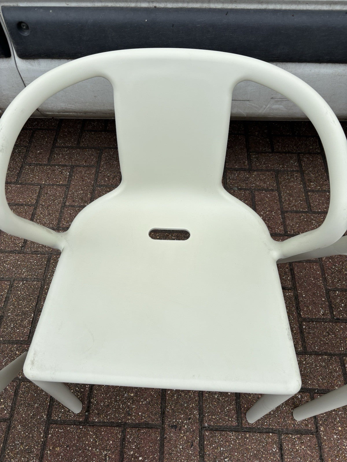 4 White Designer Patio Chairs By Magis, Designed By Jasper Morrison.