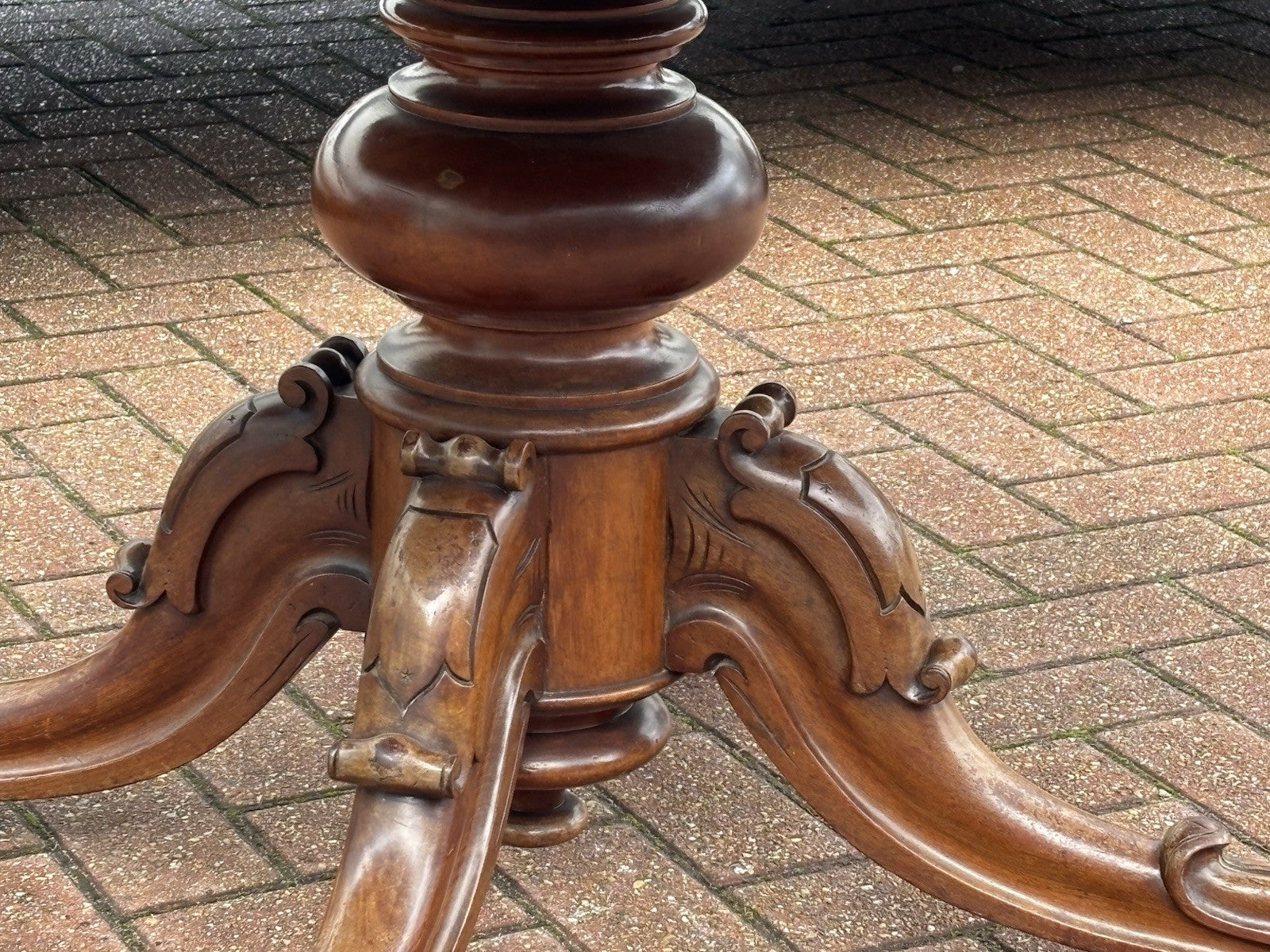 Antique Mahogany Dining Table & 4 Chairs