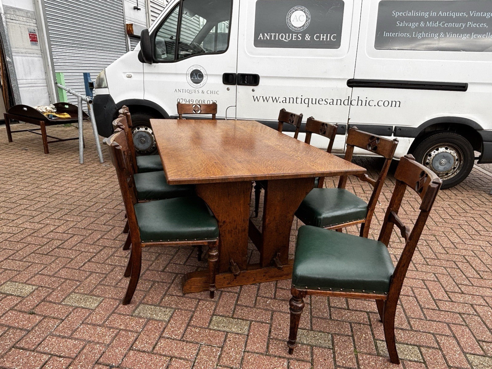 Arts & Crafts Light Oak Dining Table & 8 Chairs. Superb Quality.