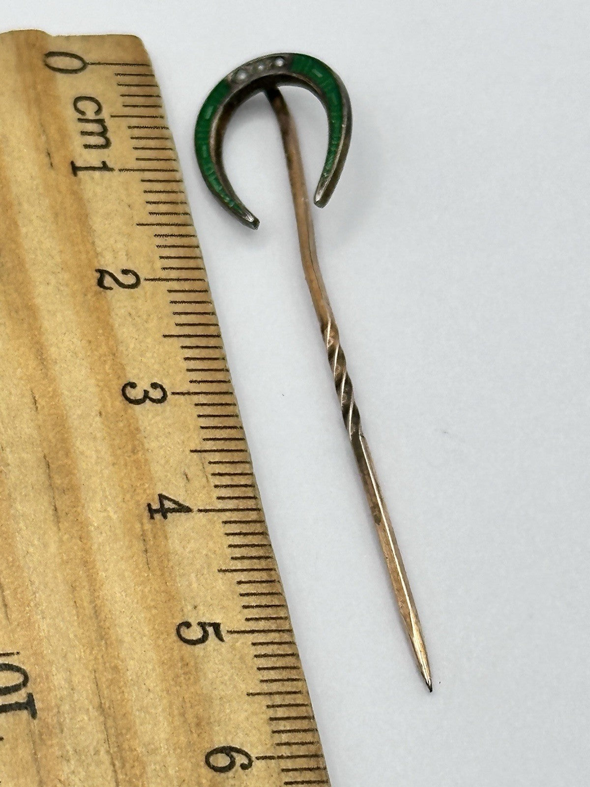 Antique Gold Tone Metal Green Enamel Seed Pearl Lucky Horseshoe Stick Pin