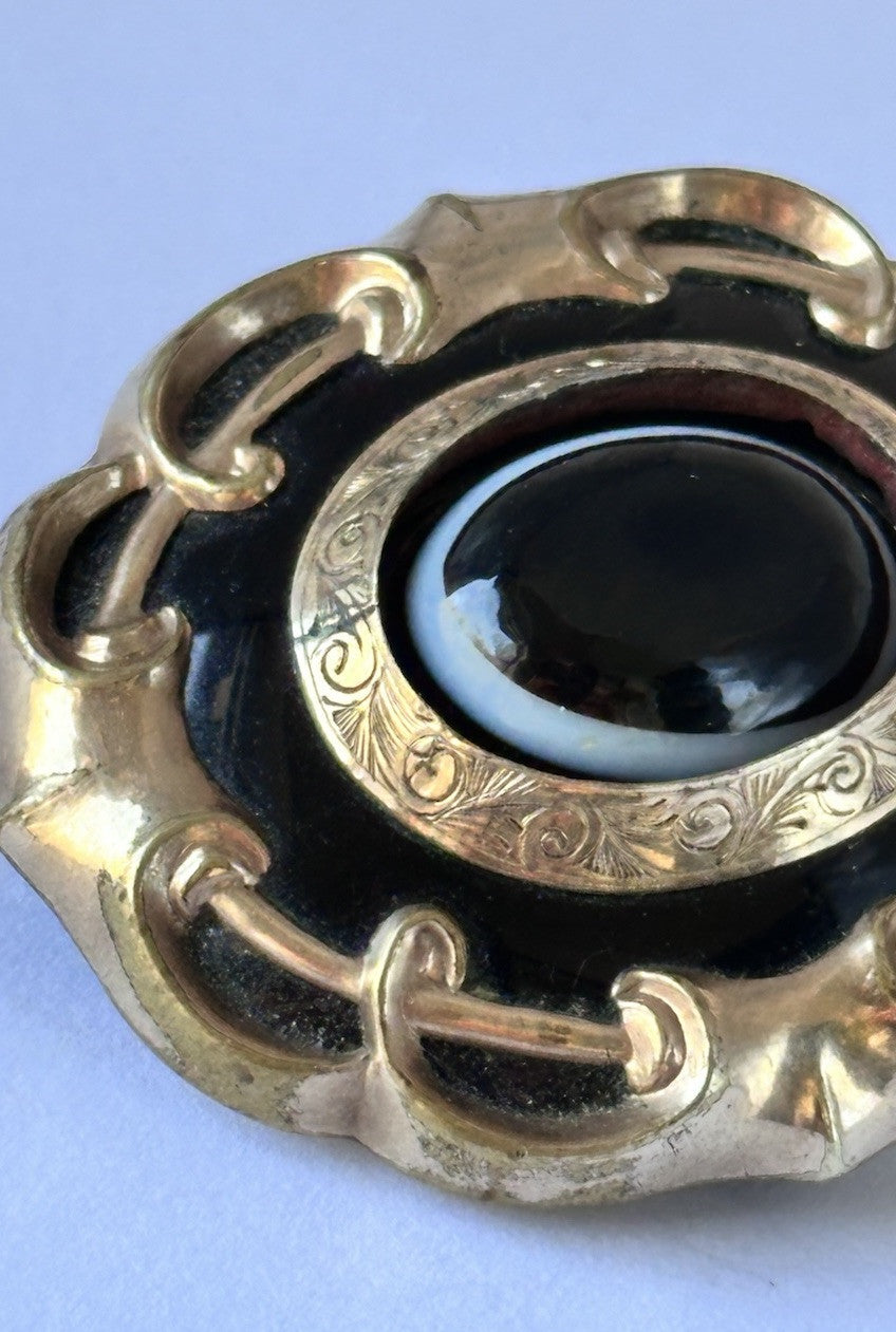 Antique Victorian Bulls Eye Agate Pinchbeck Mourning Brooch