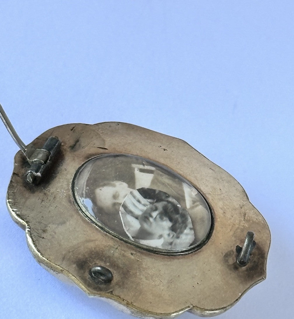 Antique Victorian Bulls Eye Agate Pinchbeck Mourning Brooch